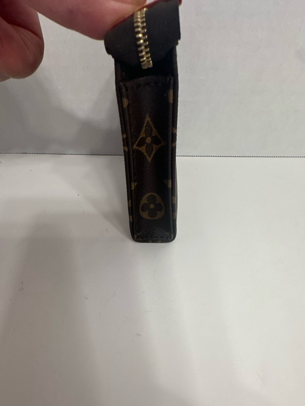 Louis Vuitton Monogram cosmetics bag - Picture 8 of 12